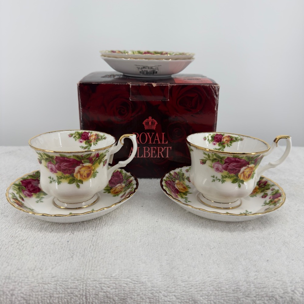 Royal Albert Old Country Roses Tea Cup and Saucer Set of 2 with 4 Saucers Boxed